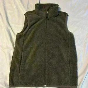 Kids size 8 fleece vest NWOT